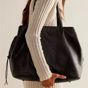NWOT 🖤free people sid slouchy vegan tote🖤